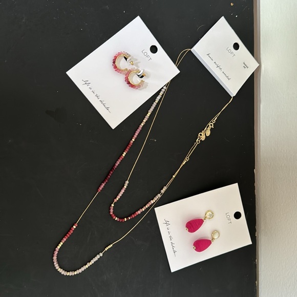 LOFT Layered Pink Ombré Beaded and Chain Necklace - Picture 9 of 9